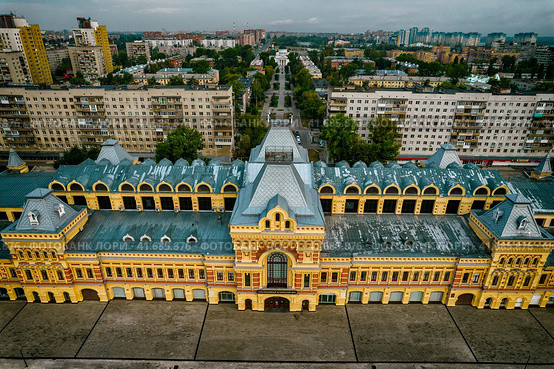Здание Главного Ярмарочного дома (Нижегородская Ярмарка, Нижний Новгород) (2021 год). Редакционное фото, фотограф Илья Старков / Фотобанк Лори