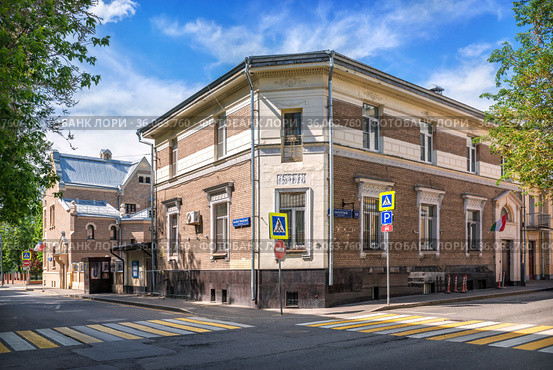 Здание Консульства Таджикистана в Скатертном переулке в Москве (2021 год). Стоковое фото, фотограф Baturina Yuliya / Фотобанк Лори
