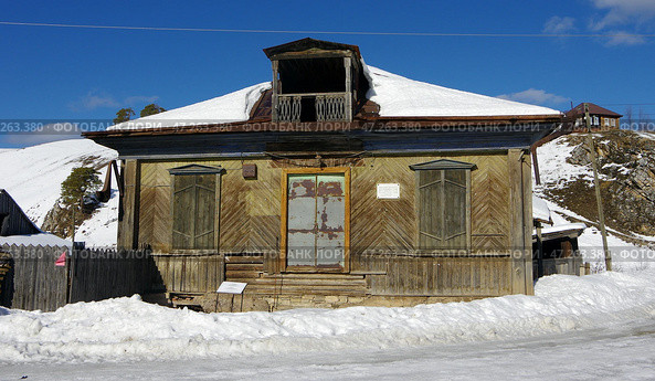 Здание кооперативной лавки. Пермский край, Лысьвенский городской округ, улица Мира, 50. Редакционное фото, фотограф Алексей Иванов / Фотобанк Лори