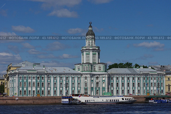 Здание Кунсткамеры, Санкт-Петербург (2018 год). Редакционное фото, фотограф Алексей Иванов / Фотобанк Лори