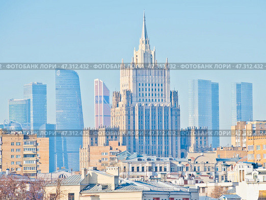 Здание Министерства иностранных дел (МИД). Солнечно. Зимний день. Москва. Редакционное фото, фотограф E. O. / Фотобанк Лори