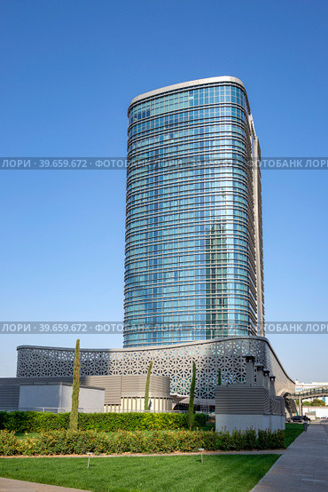 Здание современного отеля Hilton. Ташкент, Узбекистан (2022 год). Редакционное фото, фотограф Анна Карасева / Фотобанк Лори