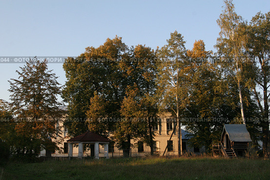Здание старого монастыря среди деревьев, детская площадка. Стоковое фото, фотограф Ирина Терентьева / Фотобанк Лори