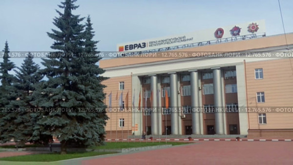 Здание управления холдинга Евраз и главная проходная завода НТМК, Нижний Тагил (2015 год). Редакционное видео, видеограф Кекяляйнен Андрей / Фотобанк Лори