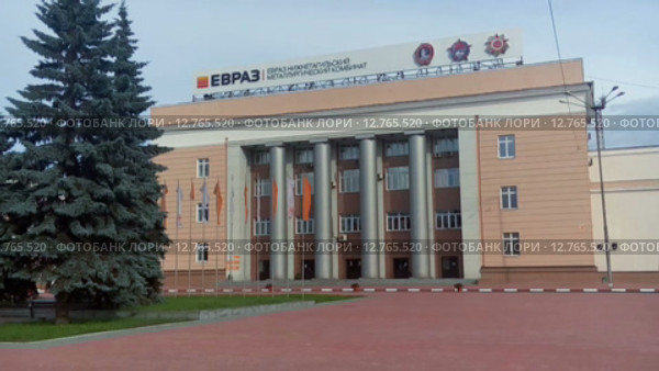 Здание управления и главная проходная завода НТМК, Нижний Тагил (2015 год). Редакционное видео, видеограф Кекяляйнен Андрей / Фотобанк Лори