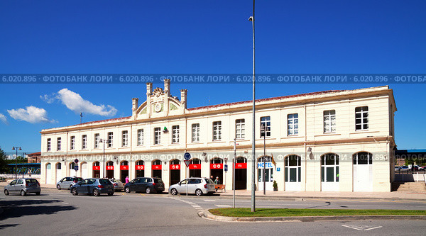 Железнодорожная станция в городе Вик, Испания (2014 год). Стоковое фото, фотограф Яков Филимонов / Фотобанк Лори