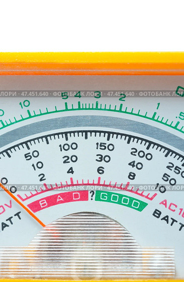 Желтый стрелочный мультиметр на белом фоне. Yellow arrow multimeter on a white background. Стоковое фото, фотограф Татьяна Д / Фотобанк Лори