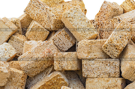 Желтый строительный камень ракушечник. Background with stones from shell rock material close-up. Стоковое фото, фотограф Татьяна Д / Фотобанк Лори