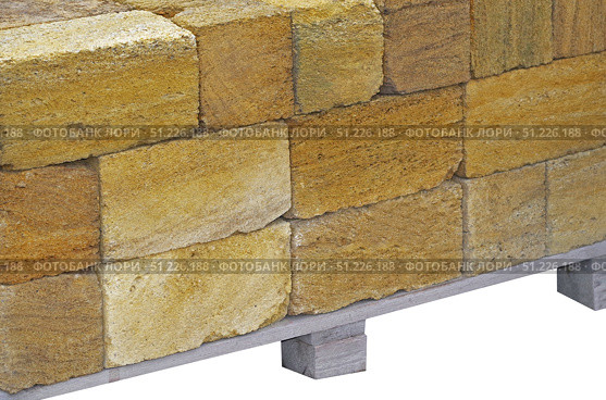 Желтый строительный камень ракушечник. Background with stones from shell rock material close-up. Стоковое фото, фотограф Татьяна Д / Фотобанк Лори