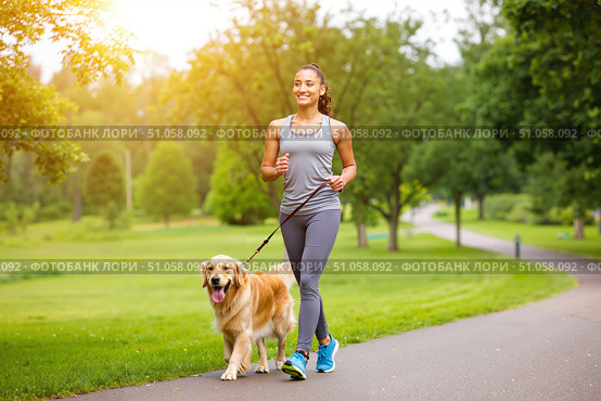 Женщина на пробежке с собакой в зелёном парке / A woman jogging with a dog in a green park. Стоковое AI-изображение, AI-художник Валерий Лукин / Фотобанк Лори