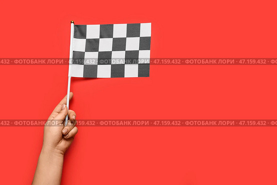 Женская рука с гоночным флагом на цветном фоне. Стоковое фото, фотограф Pixel_shot / Фотобанк Лори