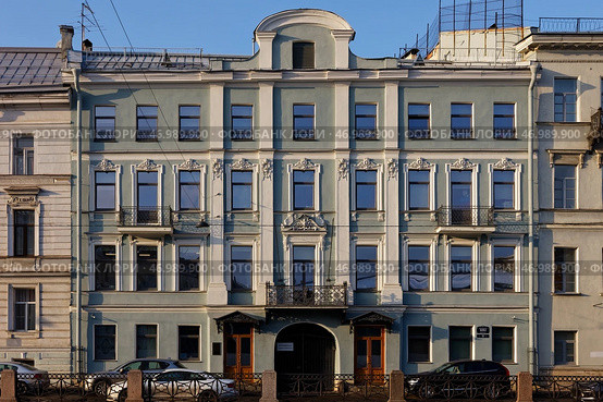 Жилой дом, 1858. Архитектор Кольб Александр Христофорович. В настоящее время Российский морской регистр судоходства. Санкт-Петербург, набережная реки Мойки, 15. Редакционное фото, фотограф Александр Селезнев / Фотобанк Лори
