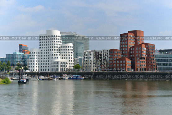 Жилой комплекс Гери-Баутен (Gehry-Bauten). Дюссельдорф (2014 год). Редакционное фото, фотограф Сергей Костарев / Фотобанк Лори