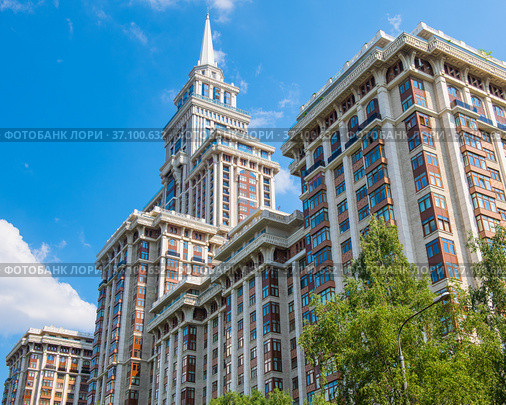 ЖК «Триумф Палас». Чапаевский переулок, дом 3. Летний день. Москва (2021 год). Редакционное фото, фотограф E. O. / Фотобанк Лори