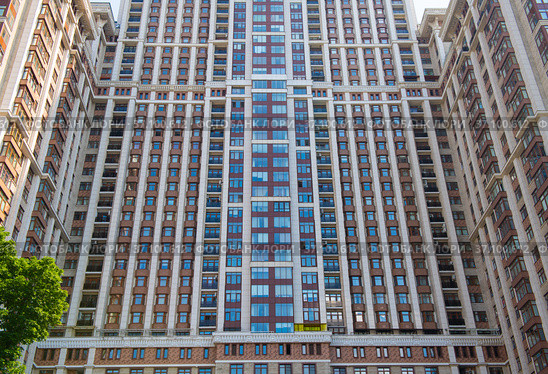 ЖК «Триумф Палас». Фрагмент здания. Москва. Россия (2021 год). Редакционное фото, фотограф E. O. / Фотобанк Лори