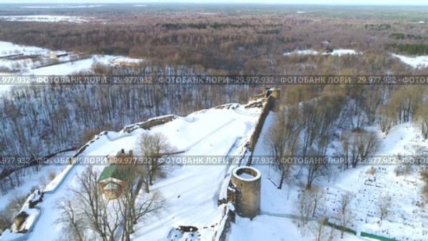 Зимний день над Копорской крепостью. Россия (аэросъемка) (2019 год). Стоковое видео, видеограф Виктор Карасев / Фотобанк Лори