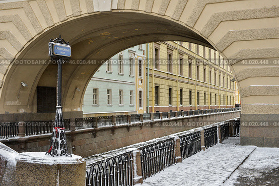 Зимняя канавка в Санкт-Петербурге. Эрмитажный мост (2016 год). Стоковое фото, фотограф Александр Алексеев / Фотобанк Лори