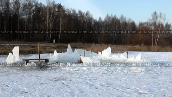 Зимняя купальня на озере. Февраль. Winter swimming on the lake. February. Стоковое видео, видеограф Горшков Александр / Фотобанк Лори