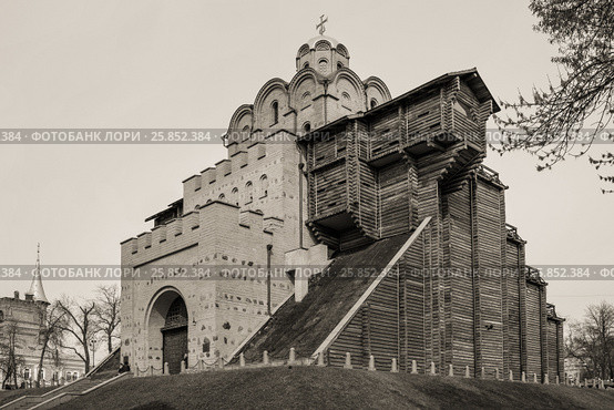 Золотые ворота, Киев, Украина (2017 год). Стоковое фото, фотограф vale_t / Фотобанк Лори