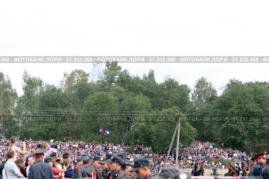 Зрители. Историческая реконструкция Бородинской битвы (2005 год). Редакционное фото, фотограф Мария Сергеева / Фотобанк Лори